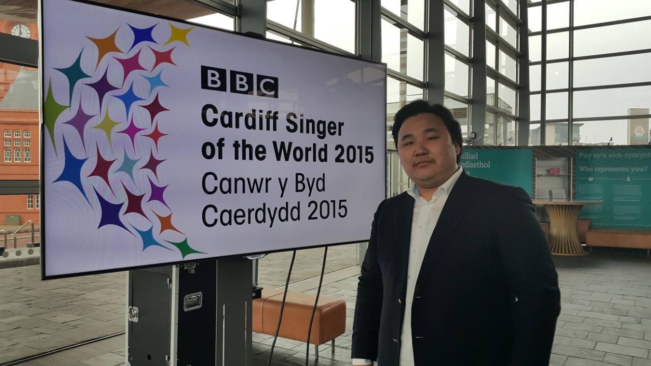 “Дэлхийд нэрээ дуурсгасан монгол дуучин”